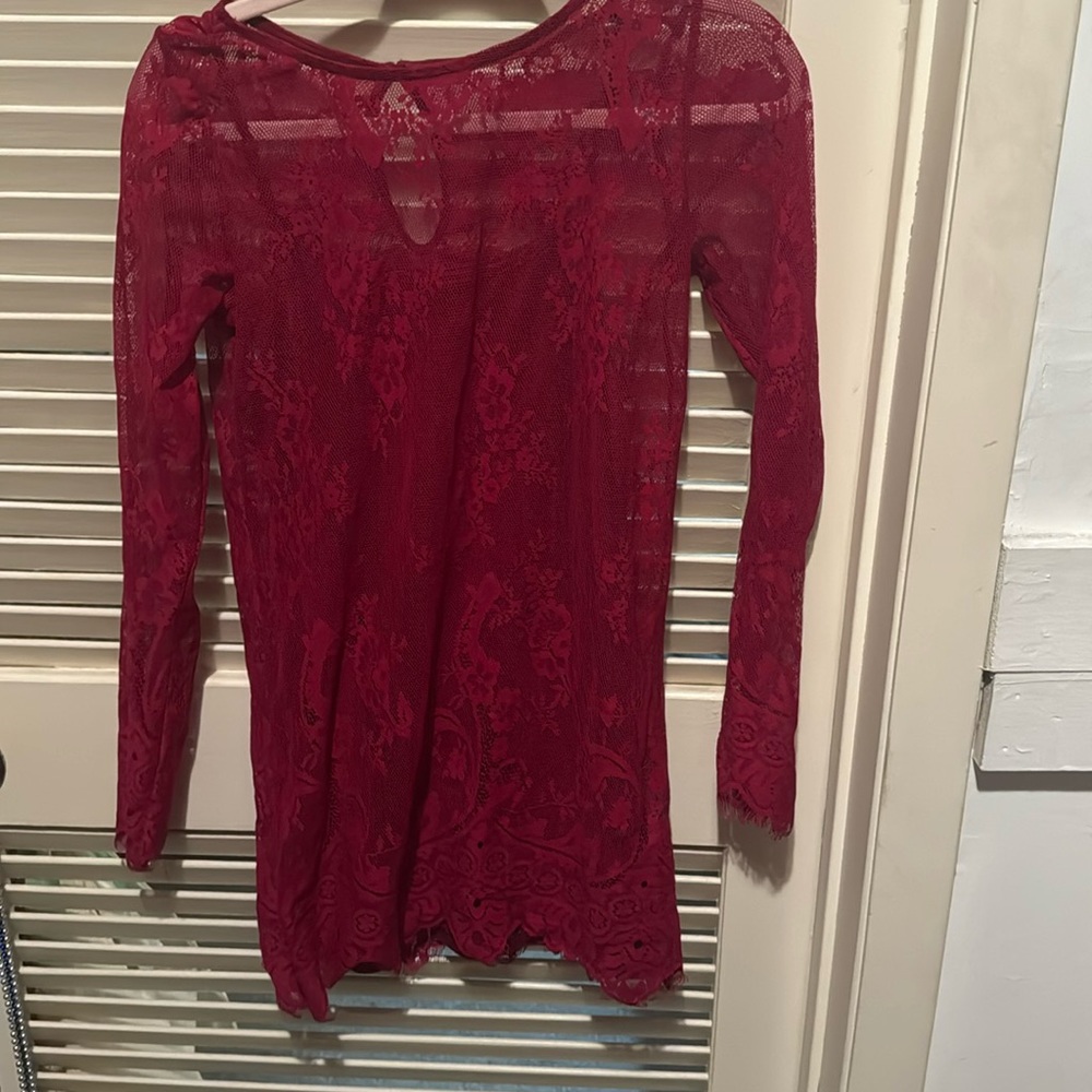 Kate & Mallory size small women’s red lace long sleeved top